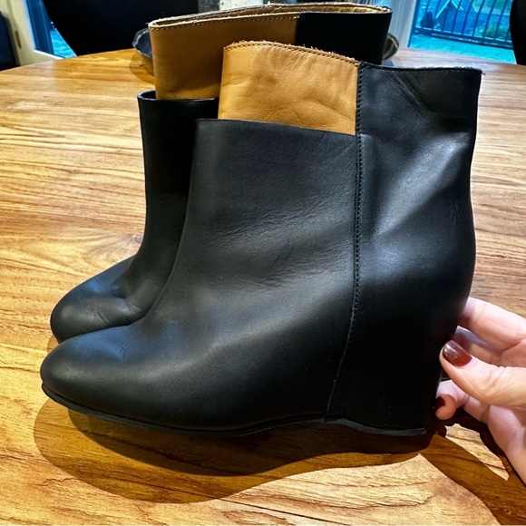 MM6 Maison Margiela Women’s Hidden Wedge Heel Booties Leather Tan Black Neutral - Picture 5 of 8